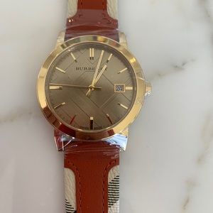Burberry Women Luxury Check Leather Watch BU9016